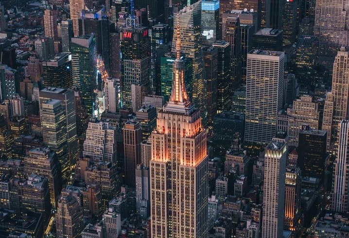 High-rise proposal: Couple scales Empire State Building to unfurl peace banner